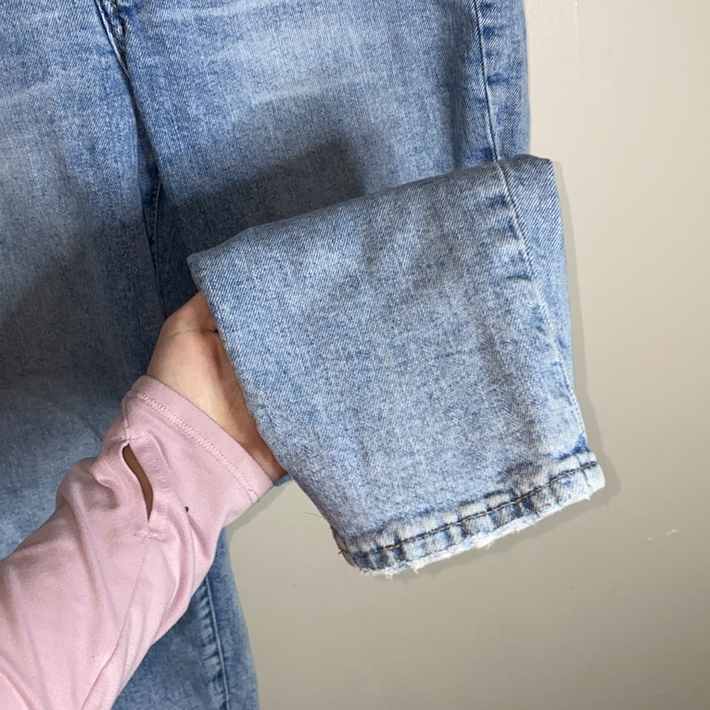🛍️Like new OG Straight high-rise size 4 light wash jeans! - Picture 3 of 9